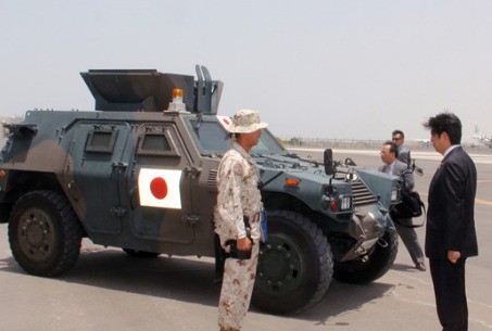 Sáng ngày 27 tháng 8 năm 2013, Thủ tướng Nhật Bản đến Djibouti, miền đông châu Phi thị sát cơ sở của Lực lượng Phòng vệ làm nhiệm vụ tấn công cướp biển ở vùng biển Somalia